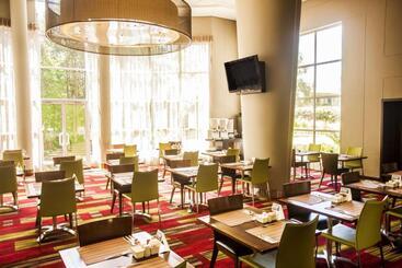 בית מלון כפרי Stayeasy Eastgate
