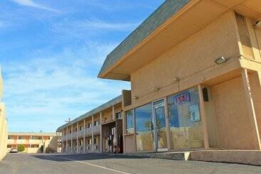 בית מלון כפרי Stone Inn Extended Stay U Of A