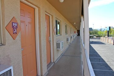 בית מלון כפרי Stone Inn Extended Stay U Of A