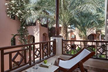 هتل Sultan Bey Resort