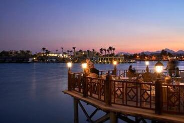هتل Sultan Bey Resort
