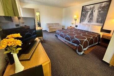 Отель Super 8 By Wyndham Red Bluff
