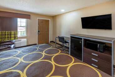 هتل Super 8 By Wyndham Tulsa/arpt/st Fairgrounds