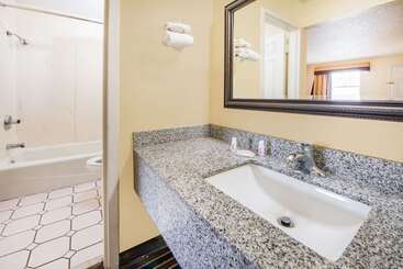 هتل Super 8 By Wyndham Tulsa/arpt/st Fairgrounds
