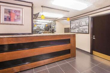 هتل Super 8 By Wyndham Tulsa/arpt/st Fairgrounds