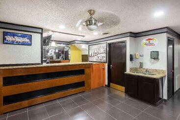 هتل Super 8 By Wyndham Tulsa/arpt/st Fairgrounds