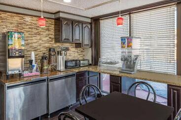 هتل Super 8 By Wyndham Tulsa/arpt/st Fairgrounds