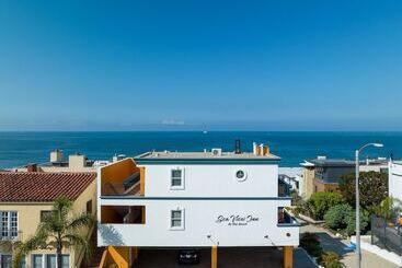 هتل The Sea View Inn At The Beach