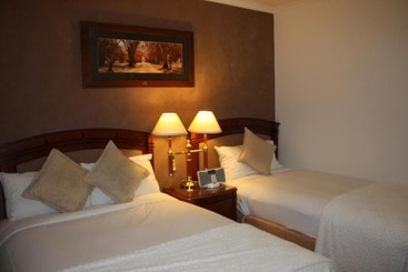 Country Plaza Motel