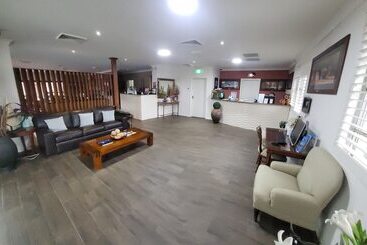 Country Plaza Motel