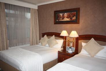 Country Plaza Motel