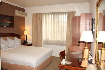 Country Plaza Motel