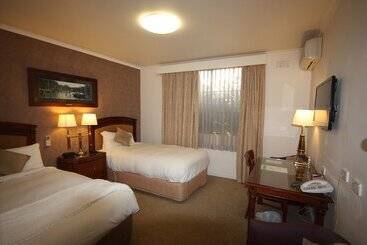 Country Plaza Motel