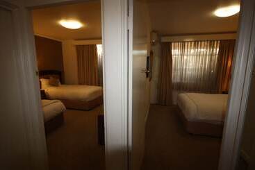 Country Plaza Motel