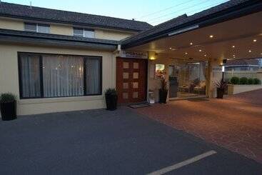 Country Plaza Motel