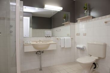 هتل Adelaide Riviera
