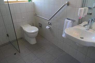 Atlantic Tower Motor Inn - Glenelg