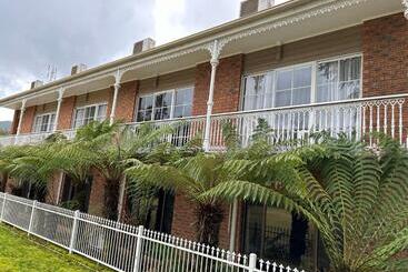 هتل Barrass's John Bright Motor Inn