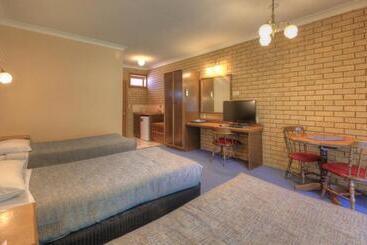 هتل Barrass's John Bright Motor Inn