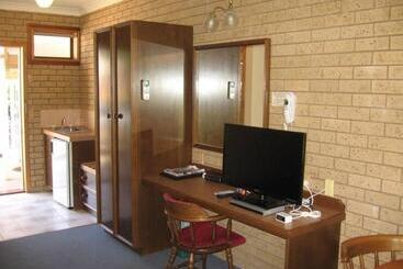 هتل Barrass's John Bright Motor Inn