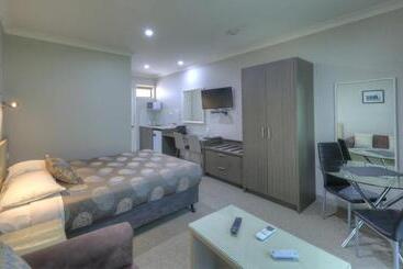 هتل Barrass's John Bright Motor Inn
