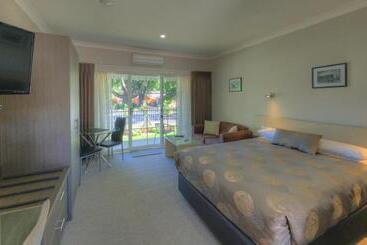 هتل Barrass's John Bright Motor Inn