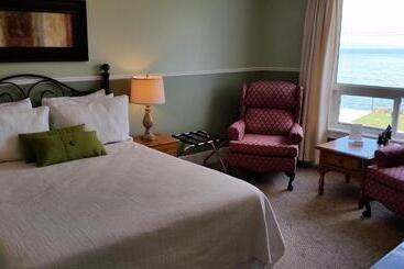 هتل Bayside Inn