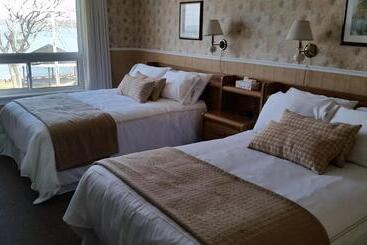 هتل Bayside Inn