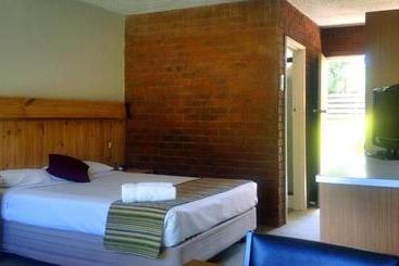 Motel Sierra   Bright