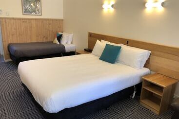 هتل Bright Avenue Motor Inn
