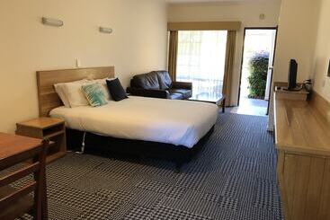 هتل Bright Avenue Motor Inn