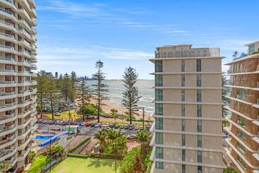 هتل Burleigh Beach Tower
