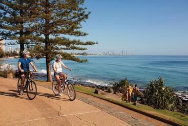 هتل Burleigh Beach Tower