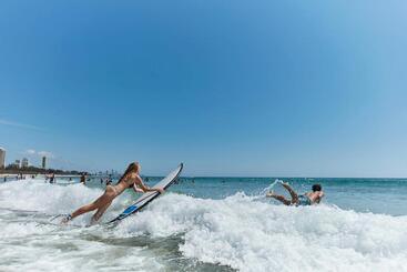 هتل Burleigh Beach Tower