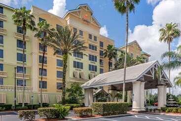 هتل Comfort Suites Maingate East