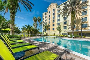 هتل Comfort Suites Maingate East