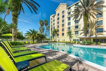 هتل Comfort Suites Maingate East