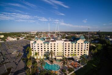 هتل Comfort Suites Maingate East