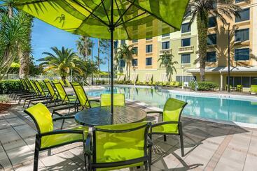 هتل Comfort Suites Maingate East