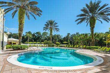 هتل Comfort Suites Maingate East