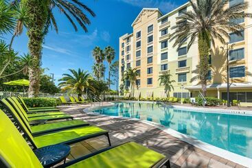 هتل Comfort Suites Maingate East