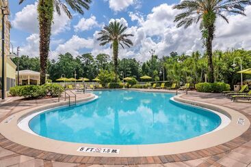 هتل Comfort Suites Maingate East
