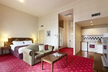 Grand Hotel Melbourne