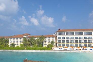 هتل Hulhule Island