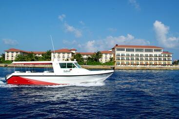 هتل Hulhule Island