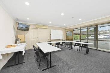 هتل Macquarie Barracks Motor Inn