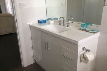هتل Macquarie Barracks Motor Inn