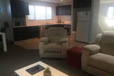 هتل Macquarie Barracks Motor Inn