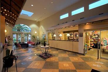 هتل Maingate Garden Inn