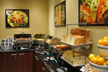 هتل Maingate Garden Inn